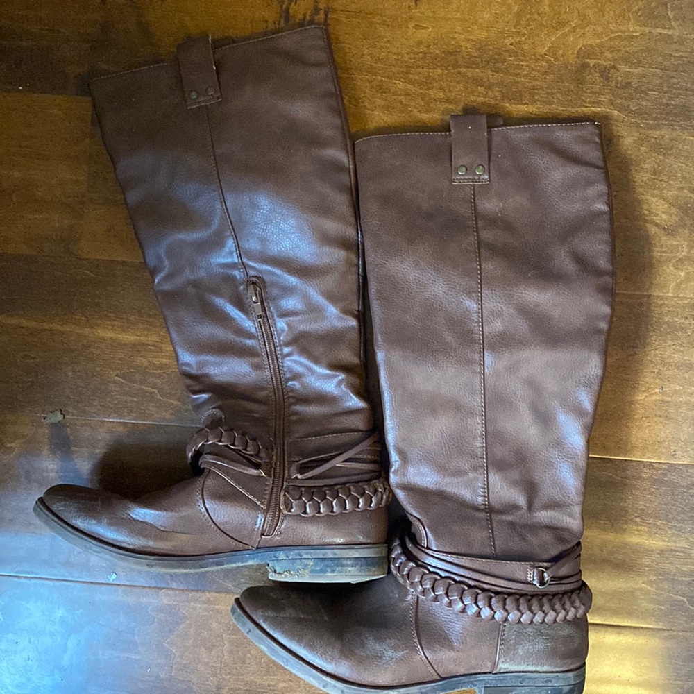 brown boots